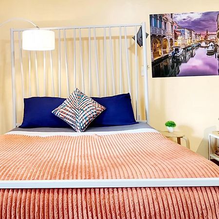 Spacious Cozy Suite At The Venice Mall With Free Parking And Washing Machine (Adults Only) Taguig Luaran gambar